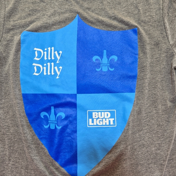 Bud Light Dilly Dilly Shield Men's Short Sleeve T-Shirt Size Large Grey - Picture 2 of 7